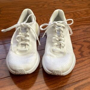 Lululemon beyondfeel sneakers